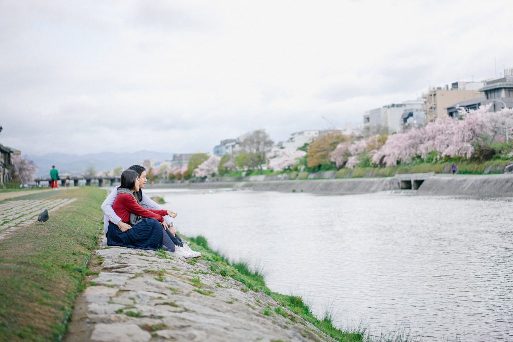 Engagement photoshoot with cherry blossoms by freelance wedding photographer in Kyoto